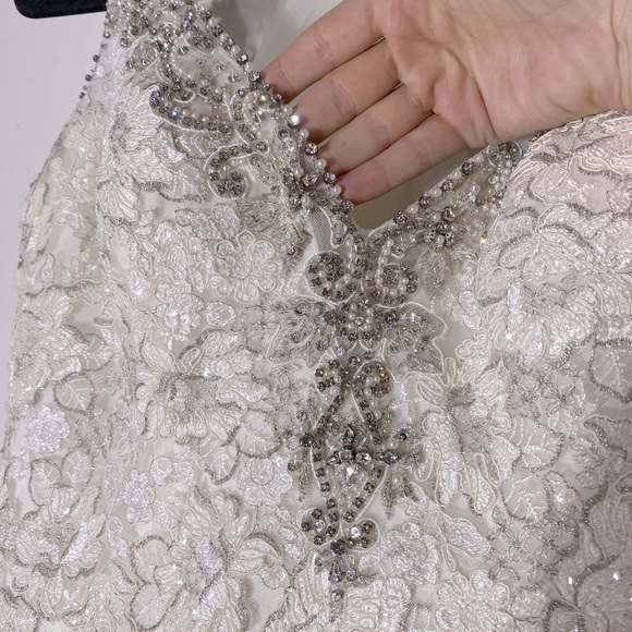 Allure Bridals White Wedding Dress With Veil 10 - Picture 9 of 16